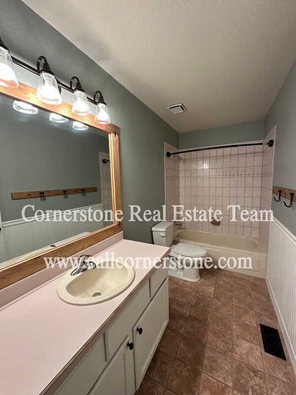 Building Photo - 950 Royal Crown Ln