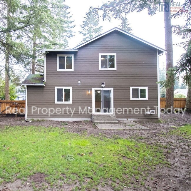 Building Photo - $250 MOVE IN SPECIAL!! Charming 3 Bedroom 2.5 Bath House in Yelm!