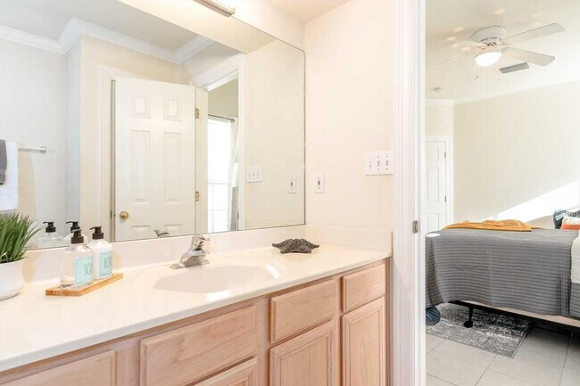 Building Photo - 2 E Lantana St