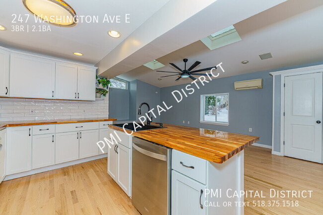 Building Photo - Gorgeous, Completely Remodeled, Spacious, ...