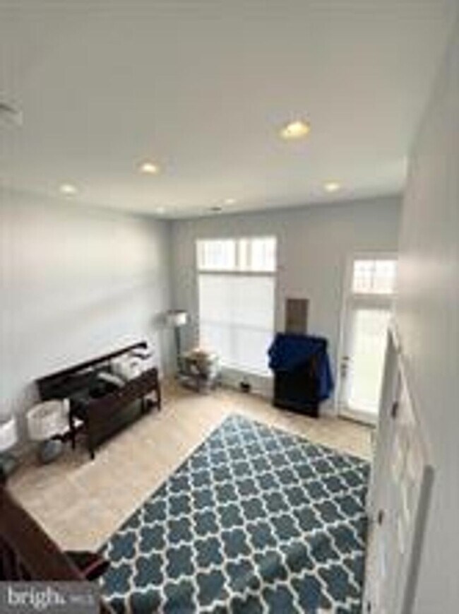 Building Photo - Location Location Location