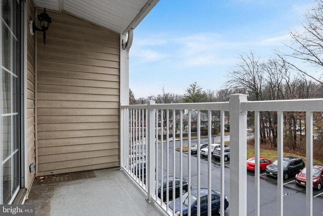 Building Photo - 98 Chambord Ct