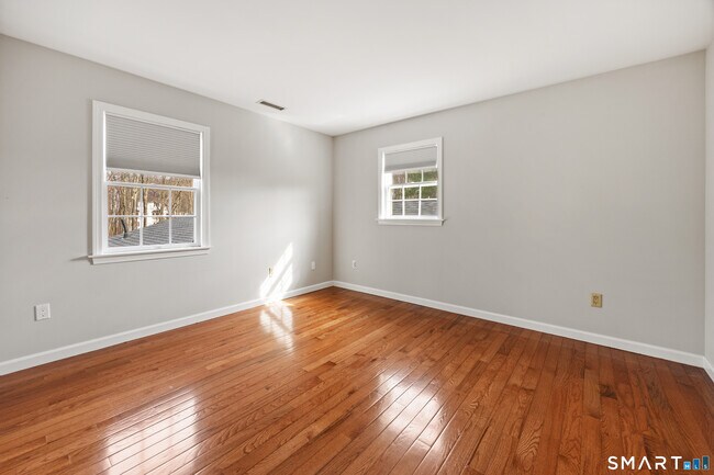 Building Photo - 34 Hi-Ann Ct