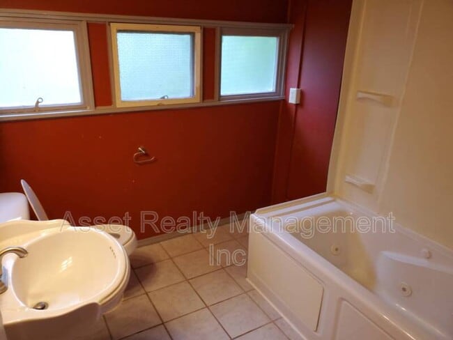 Building Photo - 126 Wellington Cir