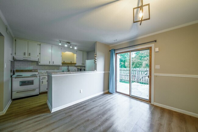 Building Photo - 5737 Bramblegate Rd
