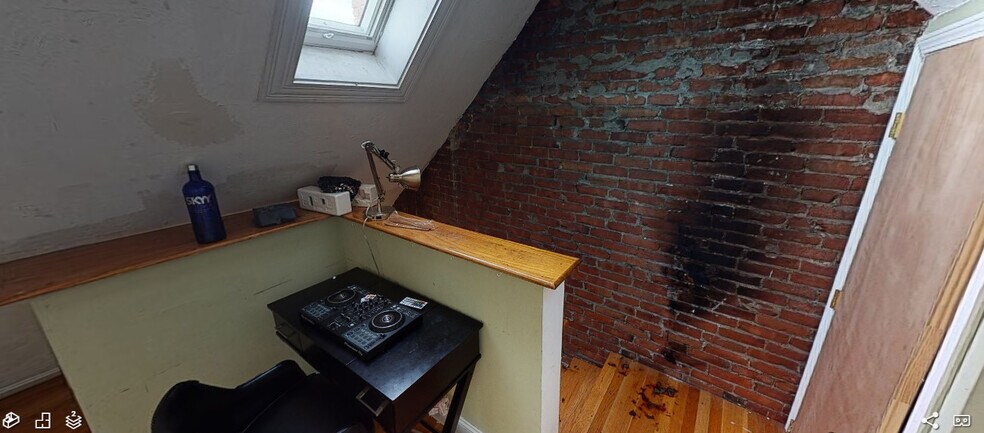 Building Photo - 18 Reedsdale St