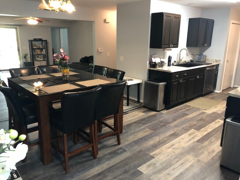 Building Photo - 2956 Kentville Dr