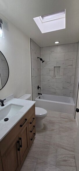 Building Photo - 751 Vía Los Santos