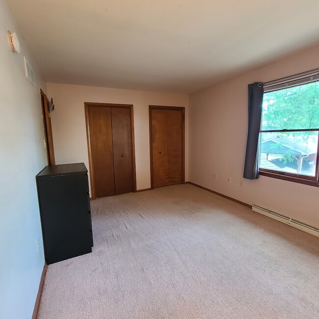 Building Photo - 935 5 W Whitehall Rd