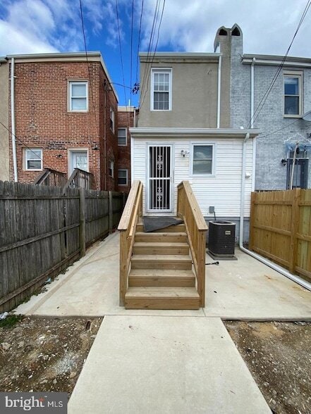 Building Photo - 325 E 21st St