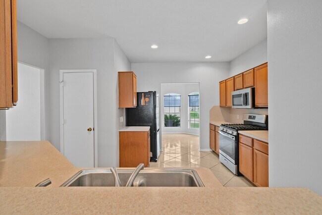 Building Photo - 19423 Camellia Knoll Trail