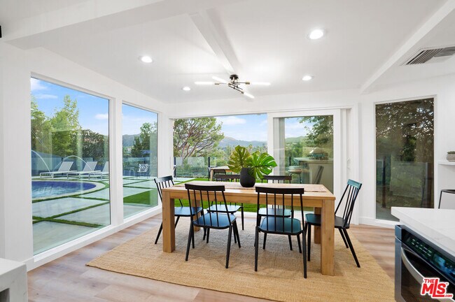 Building Photo - 4670 Brewster Dr