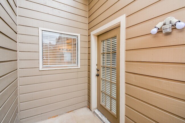 Building Photo - 2023 Gentryside Dr