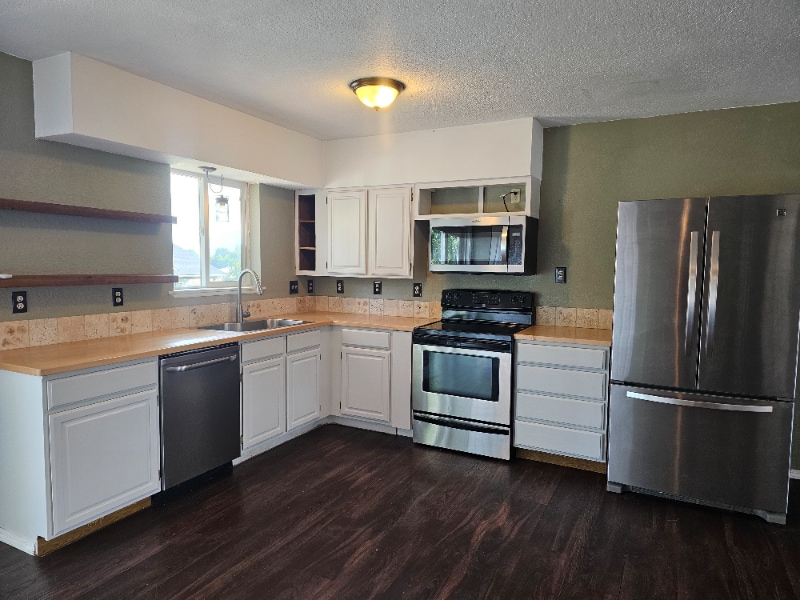 Building Photo - 208 Island View Dr