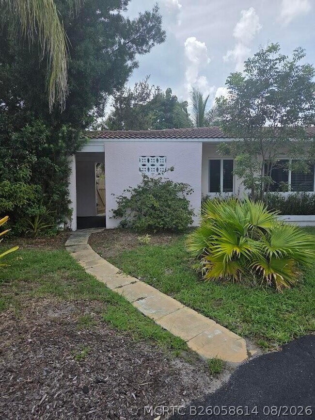 Building Photo - 1152 Bayview Dr