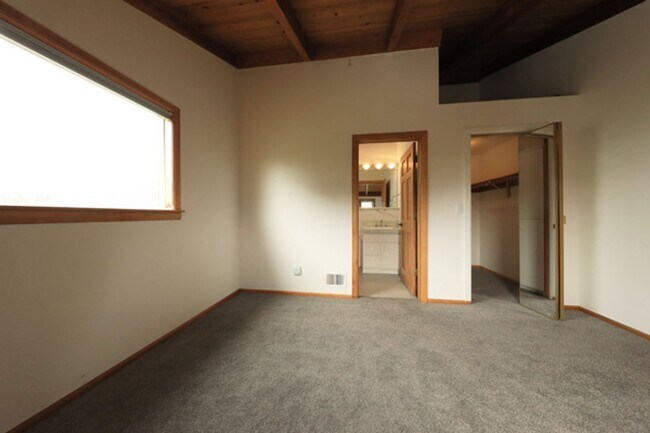 Building Photo - 514 Ewing St