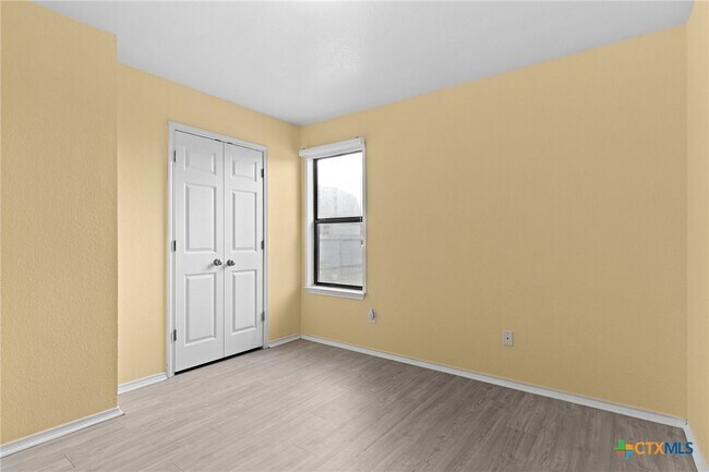Building Photo - 503 Sumac Trail
