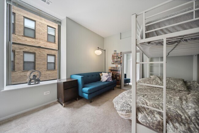 Building Photo - 811 S Lytle St