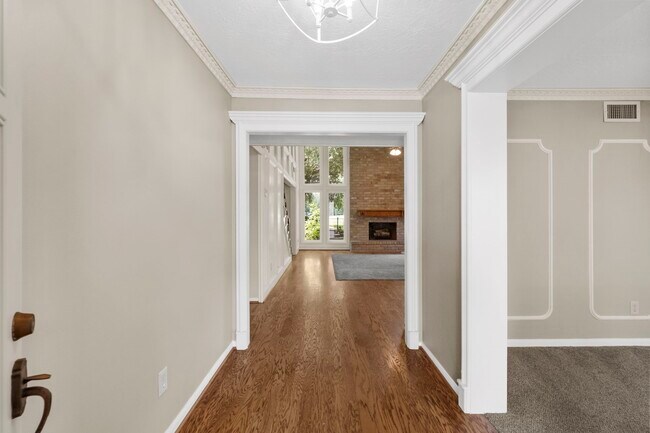 Building Photo - 3174 La Quinta Dr
