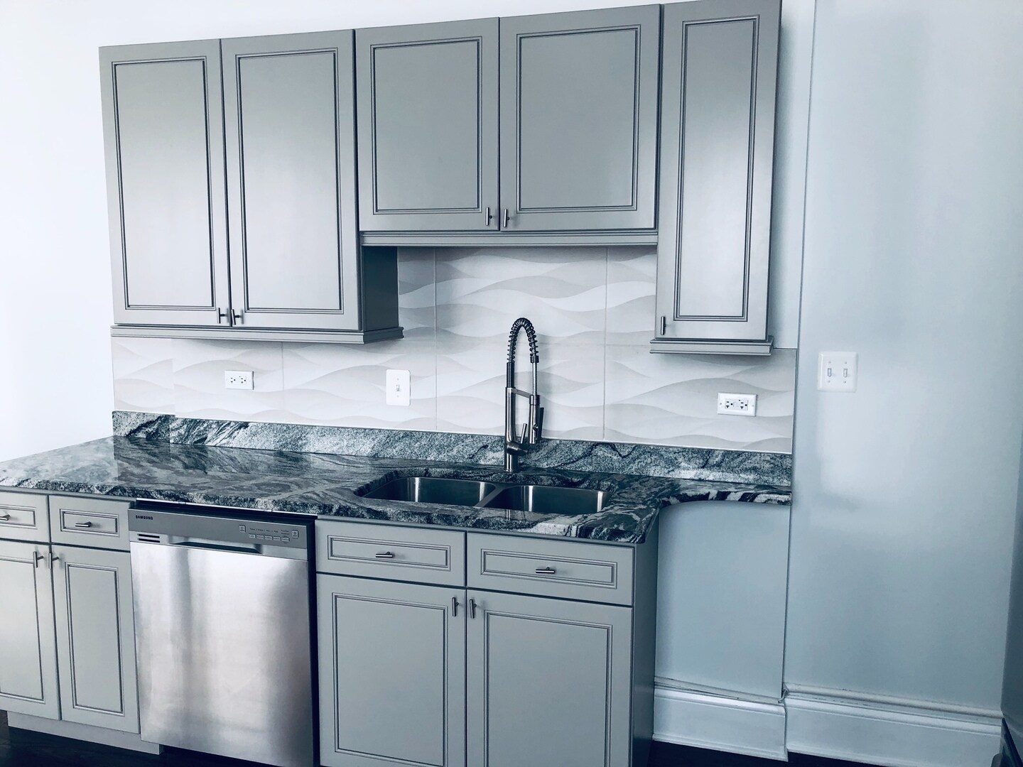 Building Photo - 623 E Groveland Park