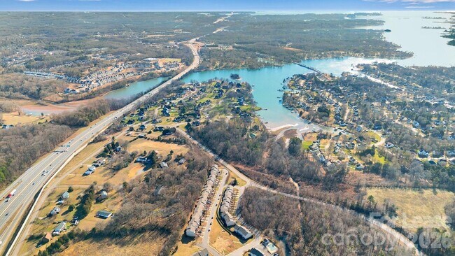 Building Photo - 163 Forest Ridge Rd