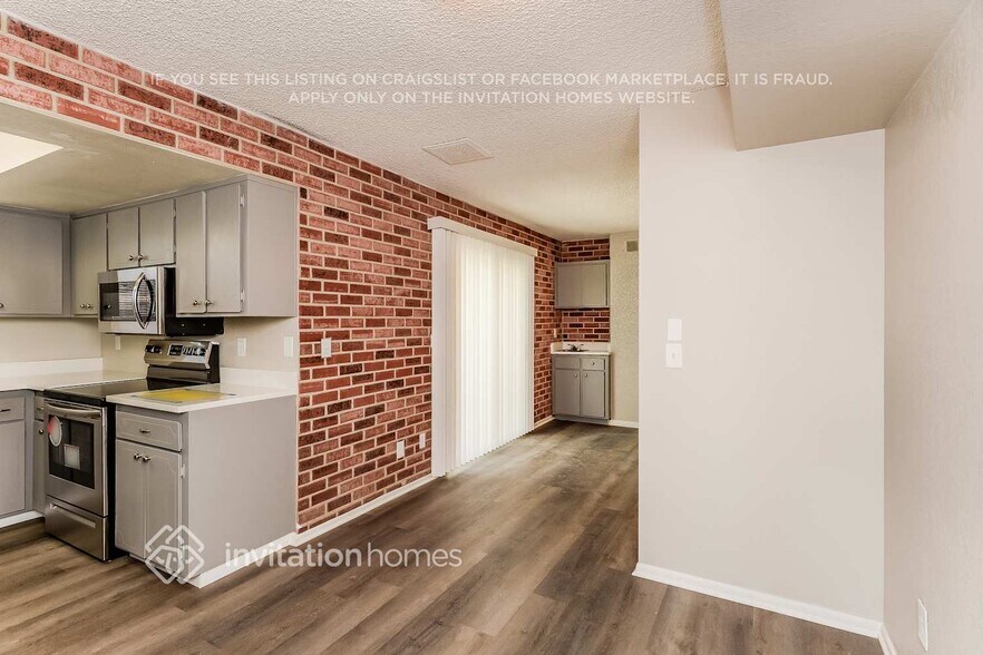 Building Photo - 1721 E 8th St