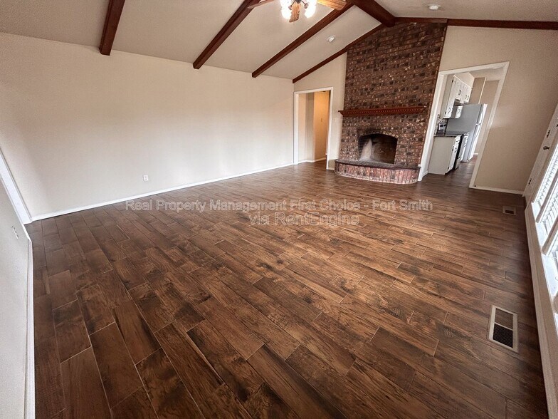 Building Photo - 9200 Rogers Ave