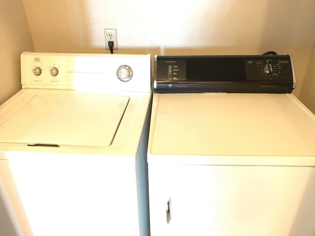 Building Photo - Pet Friendly! Two Bedroom Grant Creek Cond...