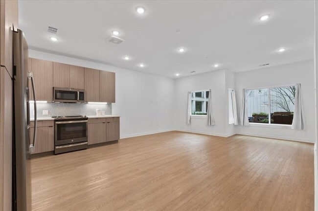 Building Photo - 4802 S Congress Ave