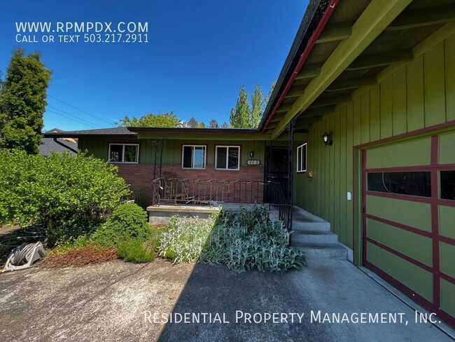 Building Photo - Upper-Level Mid Century Duplex Ranch - Ele...