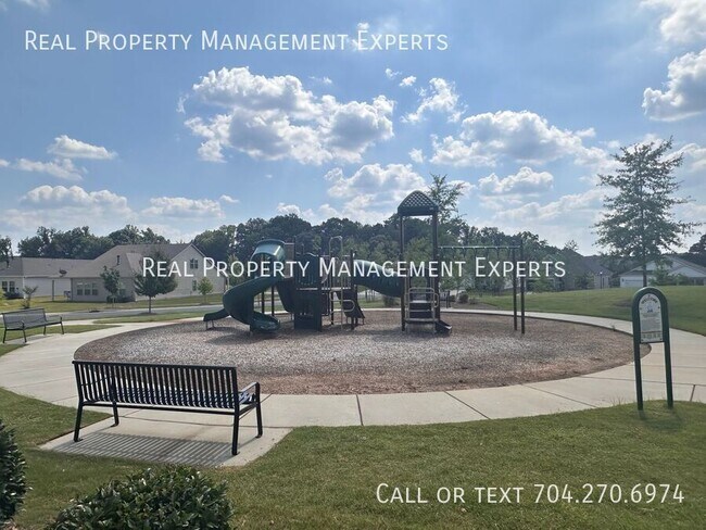 Building Photo - 3012 Striped Maple Ct