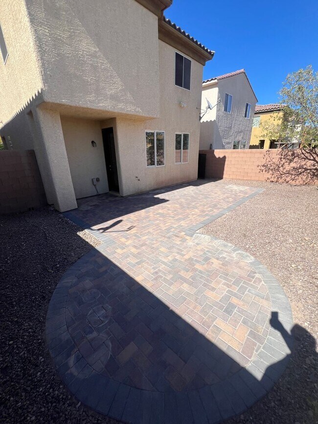 Building Photo - Located in the Southwest 3 Bed | 2.5 Bath | Loft | 2-Car Garage spacious backyard