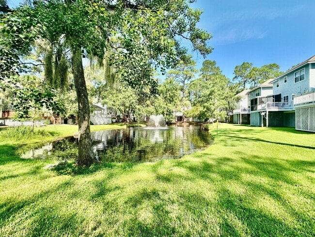 Building Photo - Convenient to Hilton Head, Two Bedroom Tow...