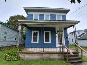 Building Photo - 4 Bedroom single family house