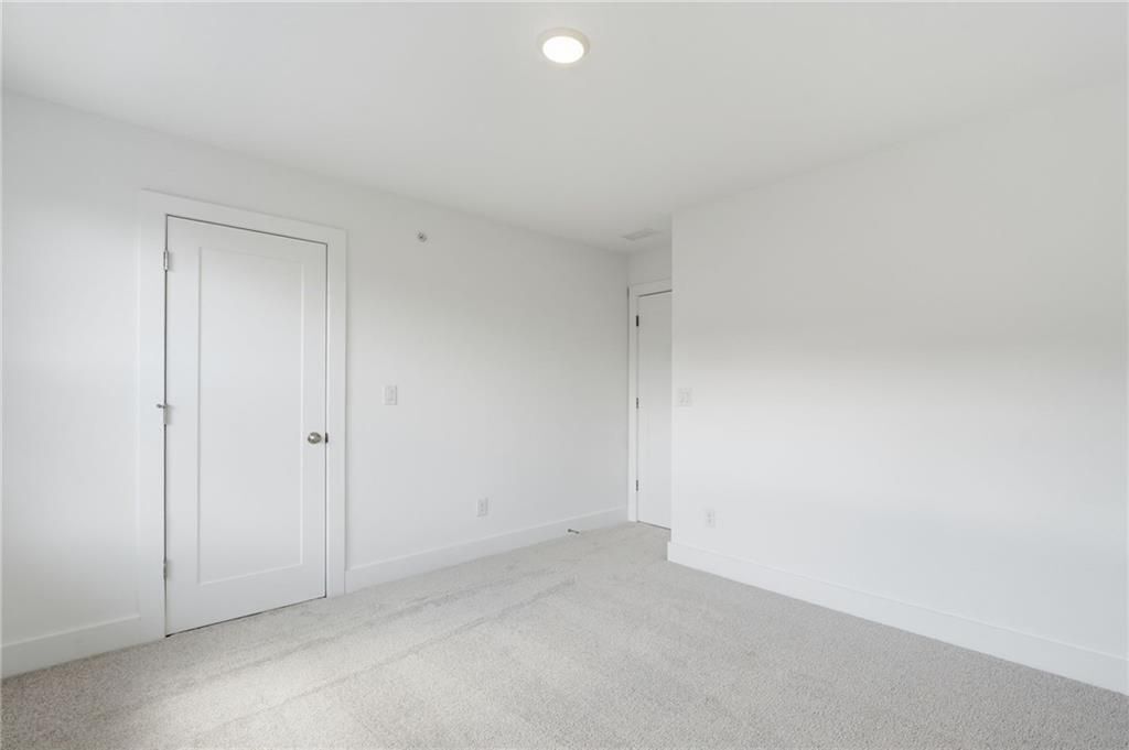 Building Photo - 187 Redbud Rd