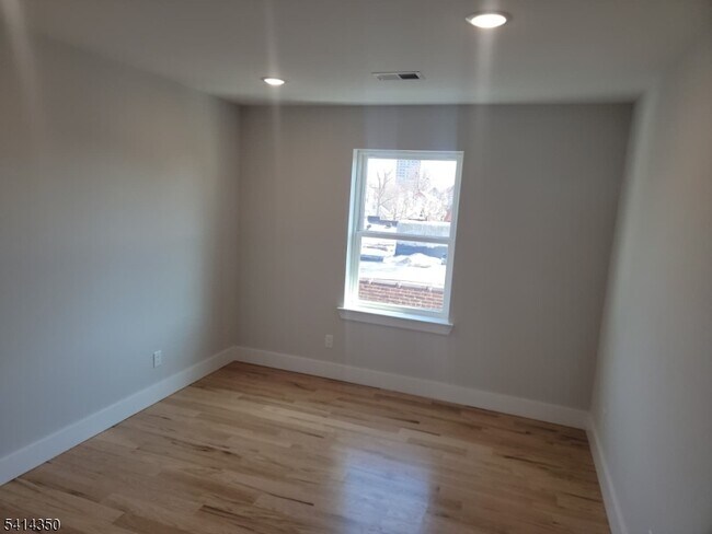 Building Photo - 118 Shephard Ave