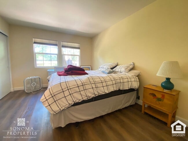 Building Photo - Furnished 2bd/2ba Condo!