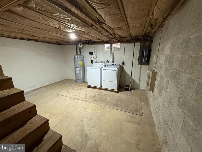 Building Photo - 114 W Vine St