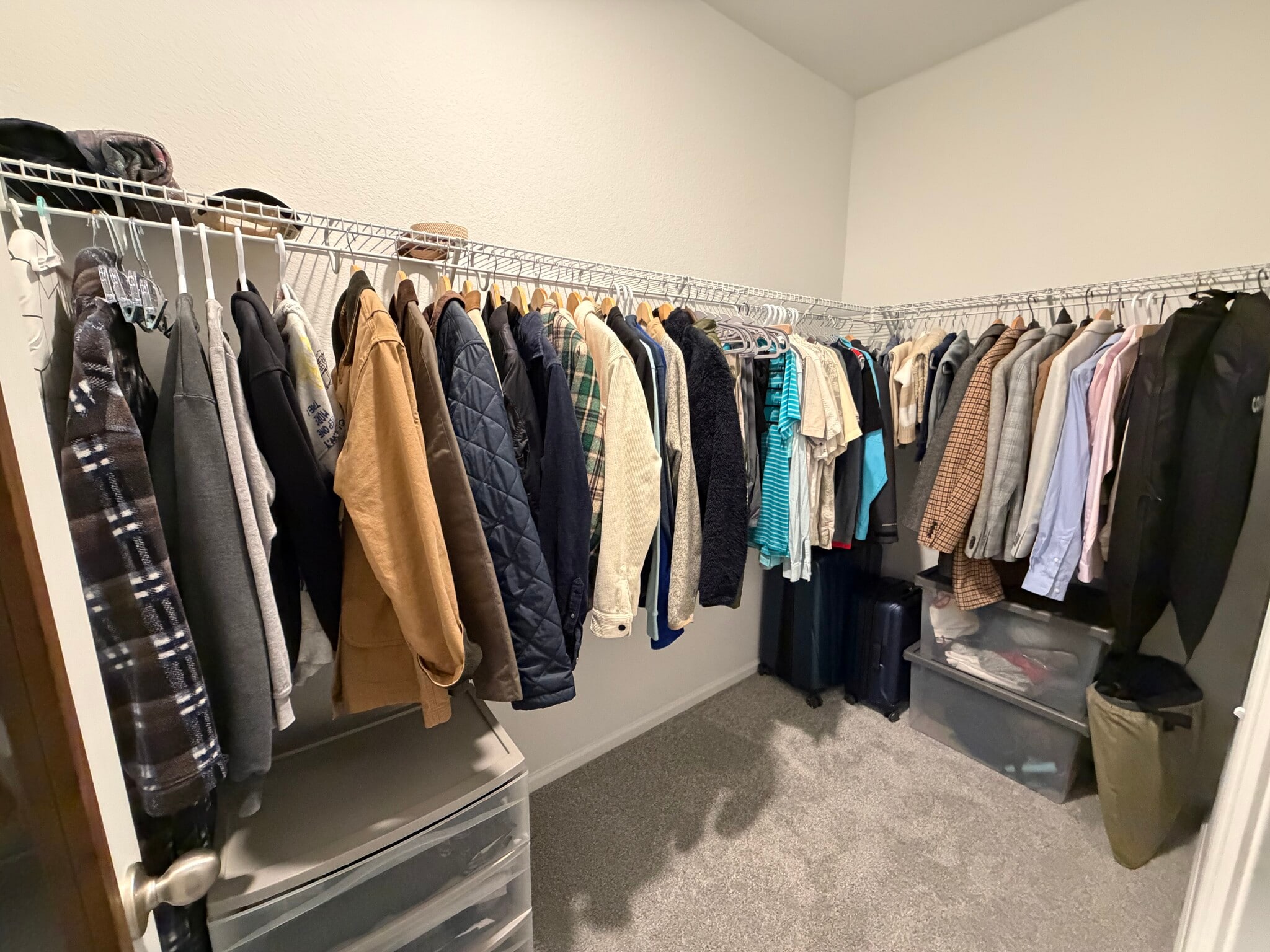 Walk-In Closet - 2434 Vanhoutte Vw