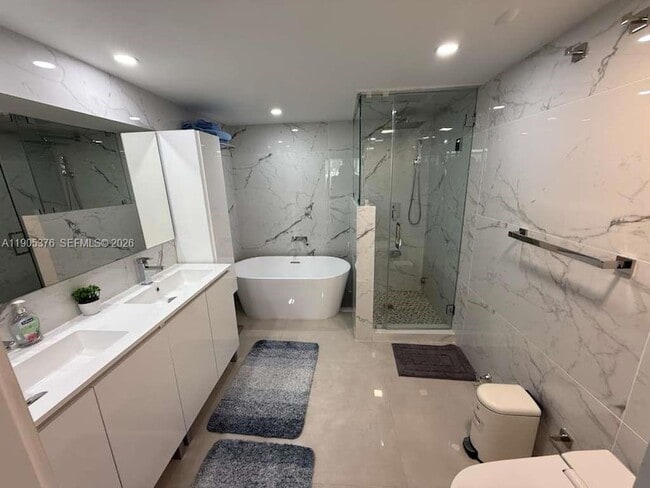 Building Photo - 1717 N Bayshore Dr