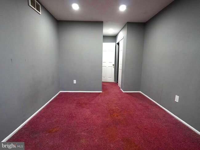 Building Photo - 51 Hollybrooke Dr