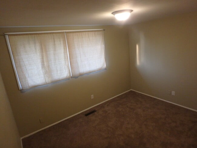 Building Photo - 1419 SW Caledon St