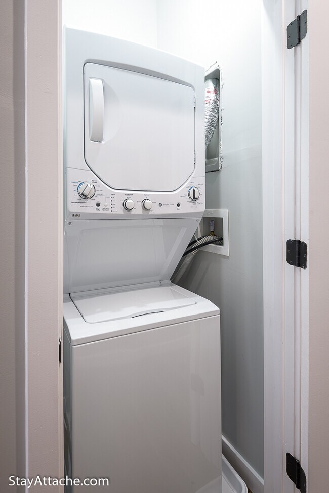 Building Photo - 1716 17th St NW