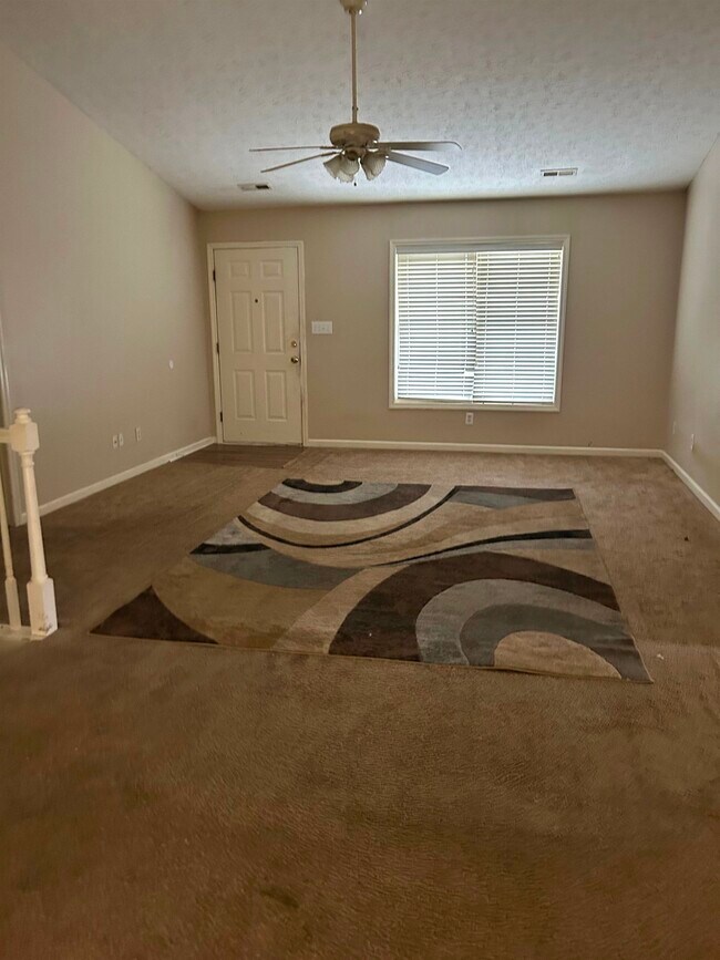 Building Photo - 635 Blackstone Dr