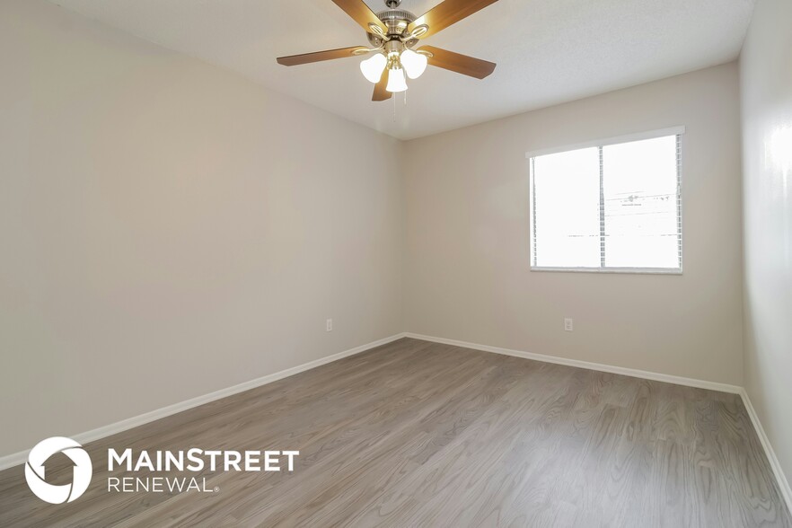 Building Photo - 1523 Maplewood Cir