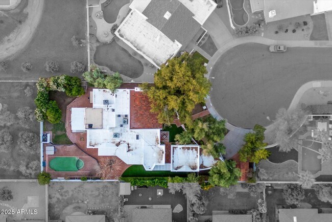 Building Photo - 1025 E Morten Ave