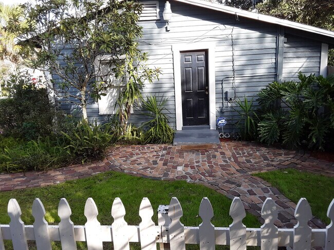Building Photo - 1200 Magnolia Ave