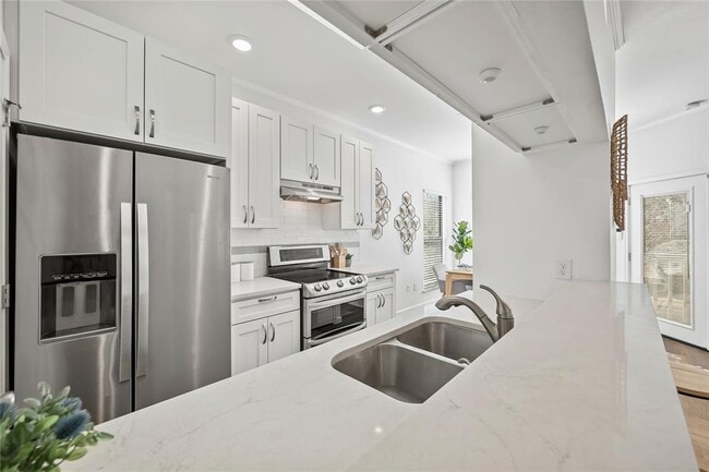 Building Photo - 6501 Columbia Oaks Ct