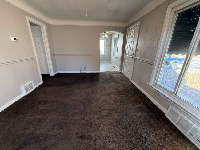 Building Photo - 2-BED, 1 BATH BEAUTIFUL SINGLE- FAMILY HOME IN MAPLE HEIGHTS!