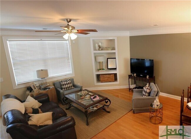 Building Photo - 213 Lakeview Dr